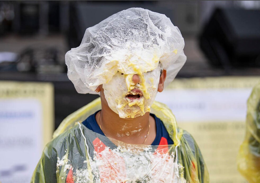 مسابقات خوردن "پای" در جشنواره "لیمو گولتا"