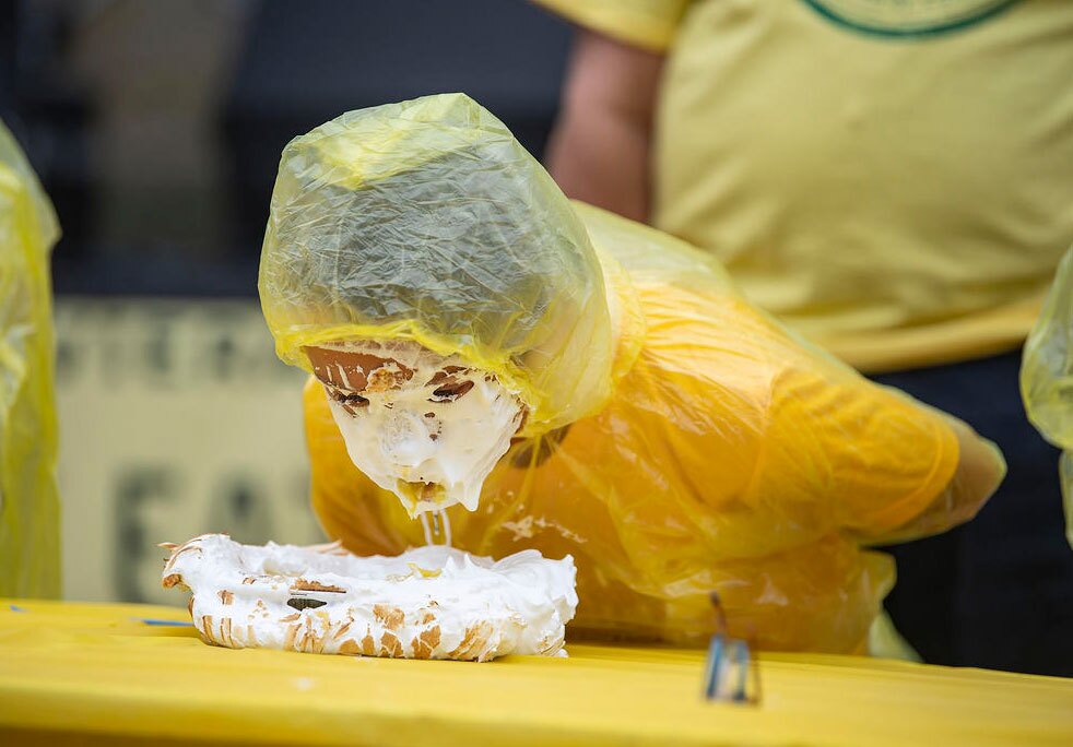 مسابقات خوردن "پای" در جشنواره "لیمو گولتا"