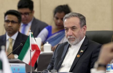 فشار 60 نماینده مجلس به عراقچی برای خروج از NPT عراقچی