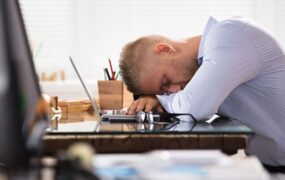 چرا در پاییز بیشتر خواب‌آلود می‌شویم