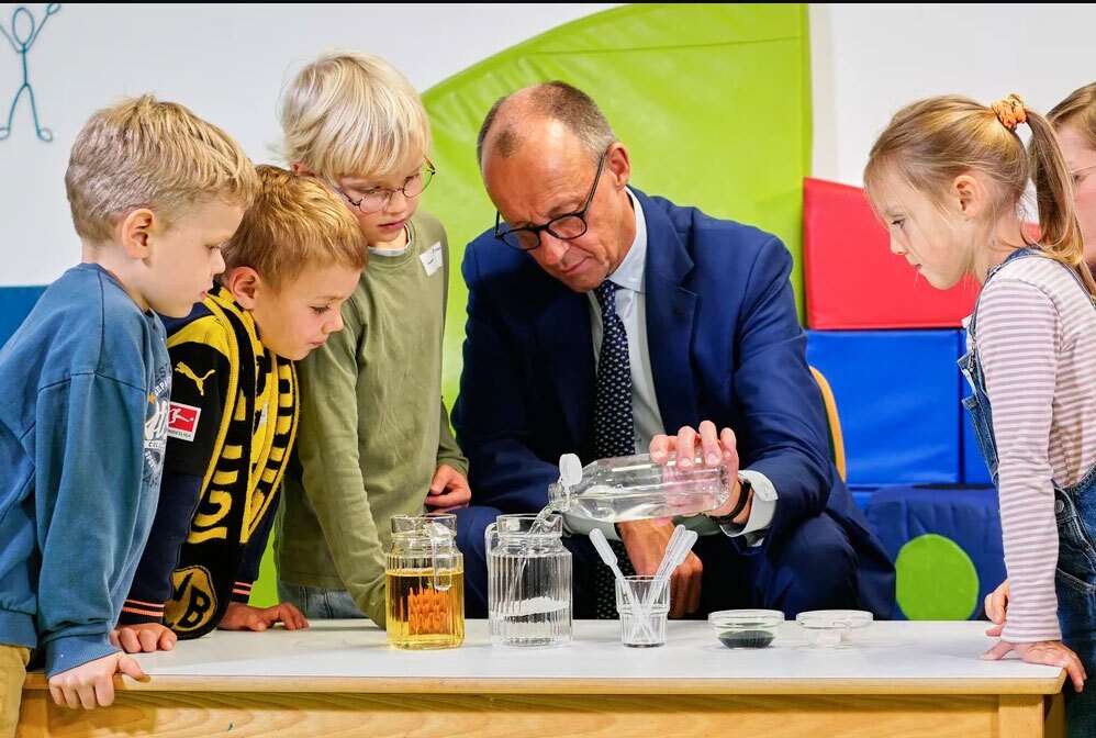 بازدید صدراعظم آلمان از مهد کودکی در "پوتسدام"