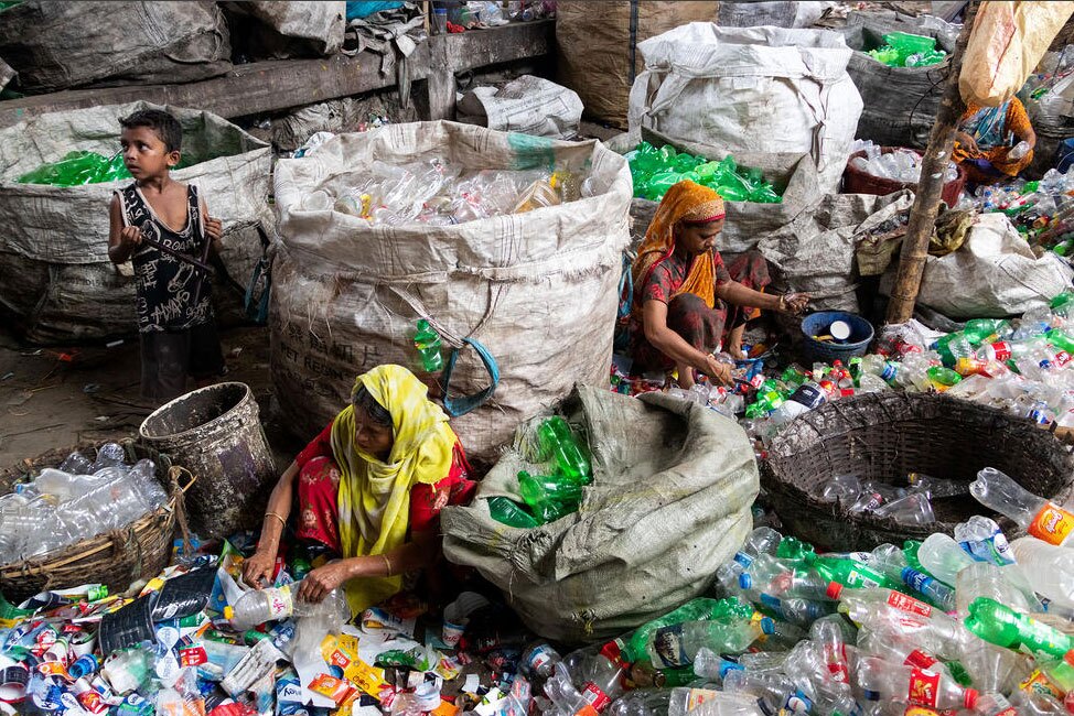 جمع آوری و جداسازی ظروف پلاستیکی