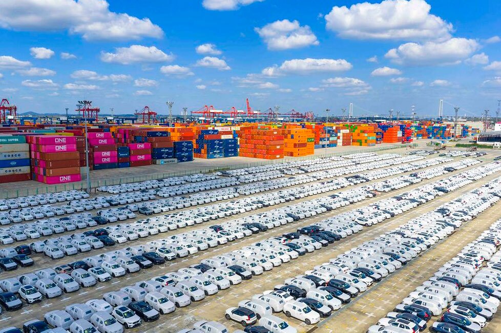 دیدنی های امروز؛ از جنگ اوکراین تا یادبود آن در کره شمالی خودروهای دپو شده در بندر نانجینگ چین