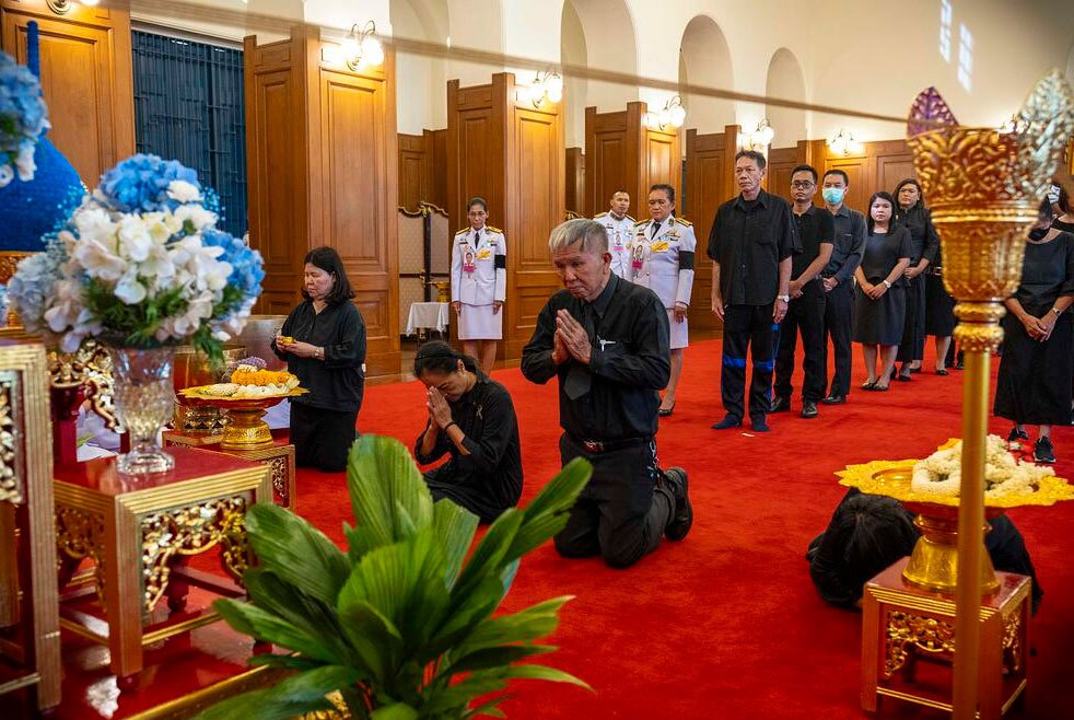 دیدنی های امروز؛ از تشییع جنازه ملکه مادر تایلند تا اعتراضات به حضور ترامپ در مالزی مراسم تشییع جنازه سلطنتی ملکه مادر تایلند