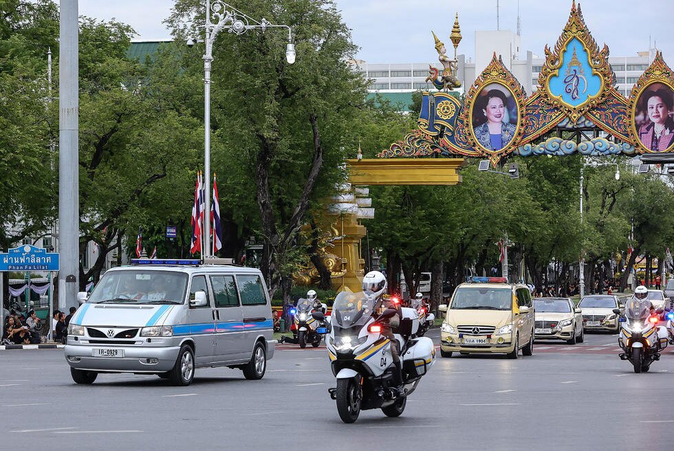 دیدنی های امروز؛ از تشییع جنازه ملکه مادر تایلند تا اعتراضات به حضور ترامپ در مالزی مراسم تشییع جنازه سلطنتی ملکه مادر تایلند