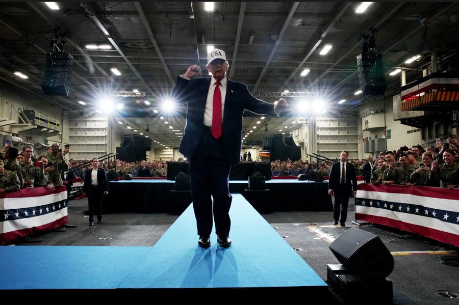 رقص ترامپ در ناو هواپیمابر جورج واشنگتن