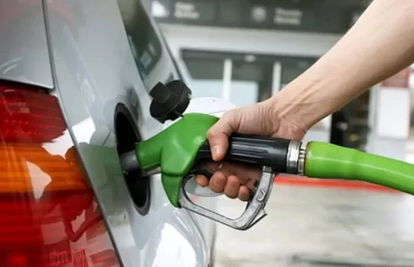 "تکلیف قیمت بنزین روشن شد بنزین