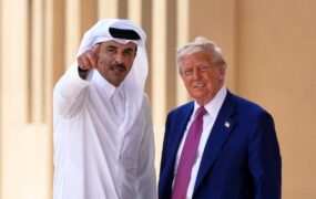 دیدار غیرمنتظره ترامپ با امیر قطر در حین توقف سوختگیری در دوحه ترامپ