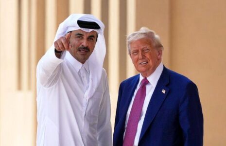 دیدار غیرمنتظره ترامپ با امیر قطر در حین توقف سوختگیری در دوحه ترامپ