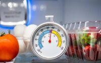 چگونه دمای یخچال صنعتی را درست تنظیم کنیم؟