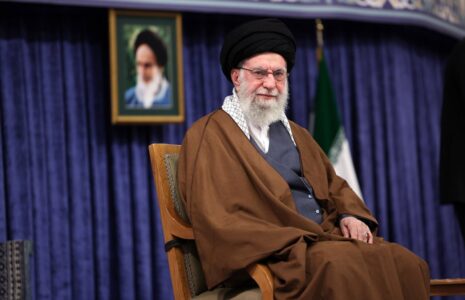رهبر انقلاب به ترامپ: شما چه کاره هستید که برای ایران تعیین تکلیف میکنید؟! رهبر انقلاب