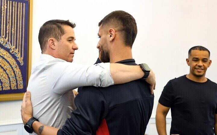 معارفه فرودگاهی اوسمار به بازیکنان پرسپولیس +عکس عکس 20