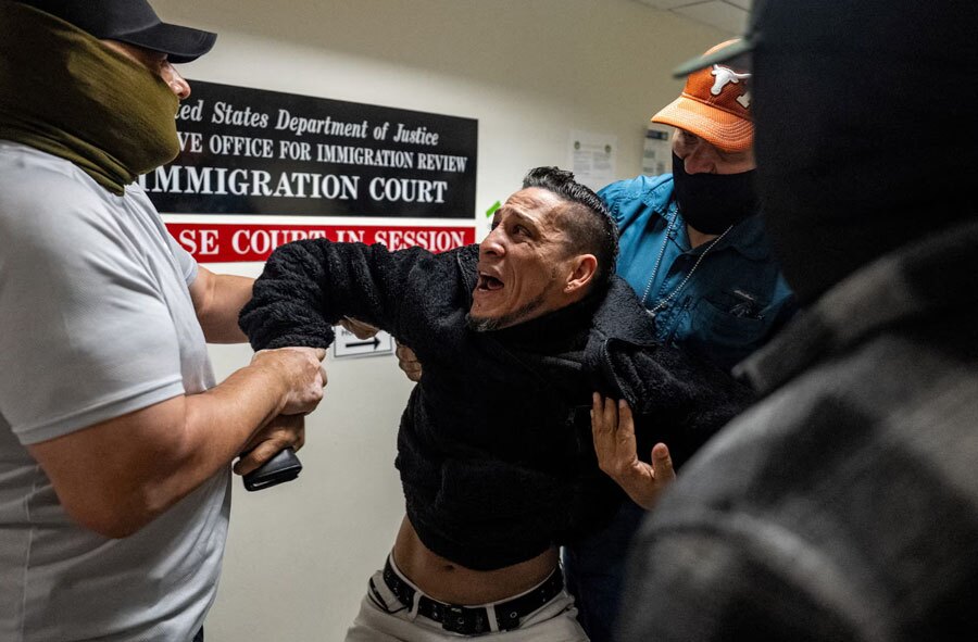 دیدنی های امروز؛ از تلفات زلزله شمال افغانستان تا یوز آسیایی باغ وحش انگلیس دادگاه مهاجرت در شهر نیویورک آمریکا