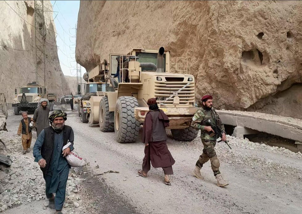 دیدنی های امروز؛ از تلفات زلزله شمال افغانستان تا یوز آسیایی باغ وحش انگلیس زلزله 6.3 ریشتری در شمال افغانستان