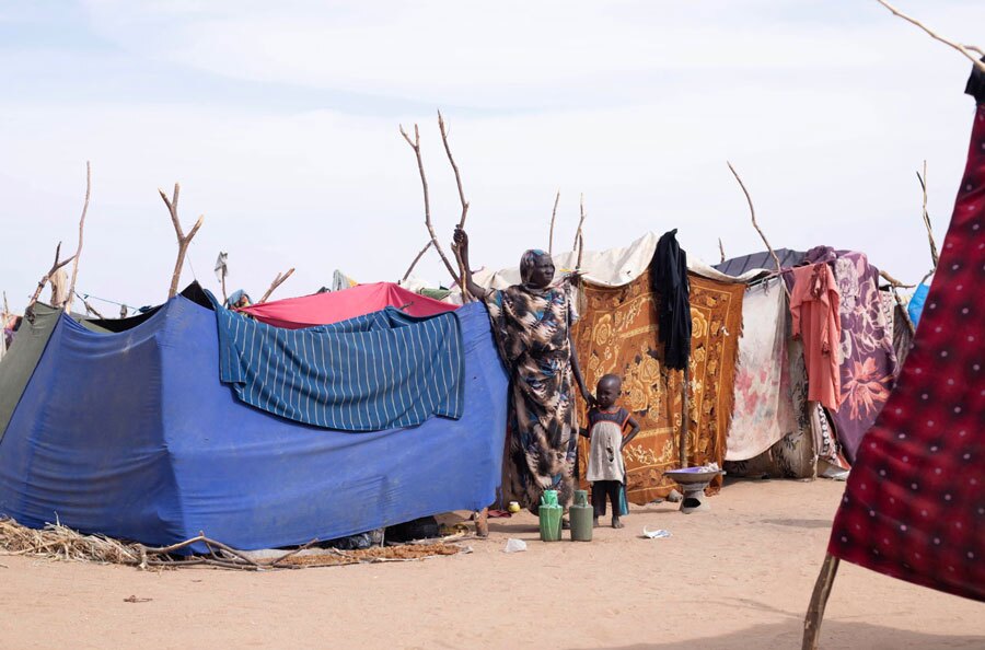 دیدنی های امروز؛ از مراسم آتش بازی سالانه در انگلیس تا آغاز به کار مدرسه ای در غزه اردوگاه آوارگان جنگی گریخته از شهر الفاشر