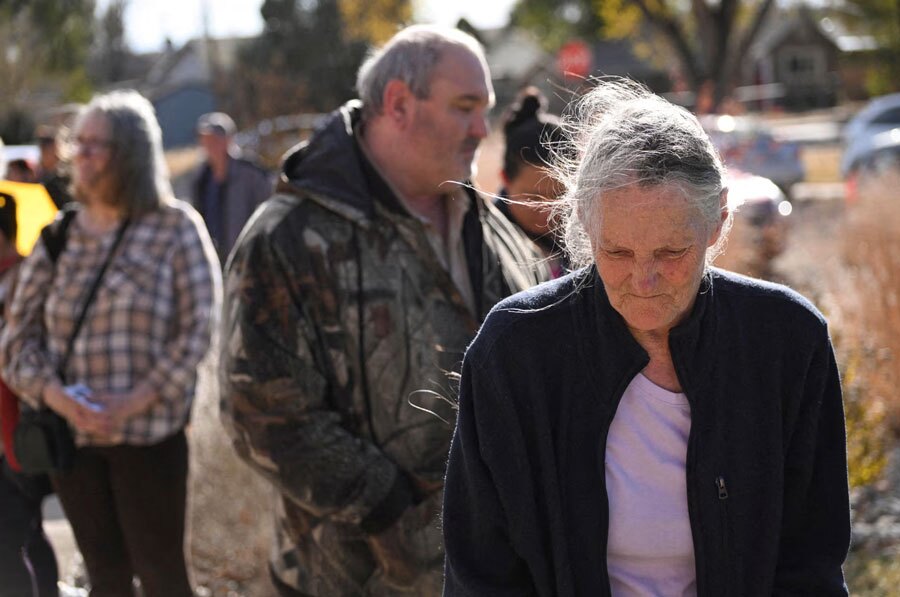 دیدنی های امروز؛ از صف غذا در آمریکا تا سی و ششمین سالگرد سقوط دیوار برلین صف توزیع غذای رایگان برای خانواده های کهنه سربازان