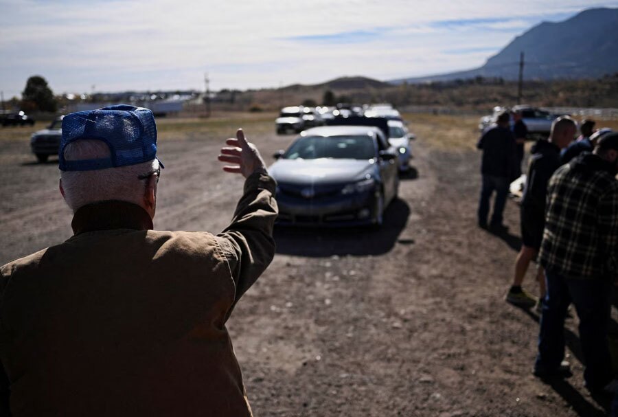 دیدنی های امروز؛ از صف غذا در آمریکا تا سی و ششمین سالگرد سقوط دیوار برلین صف توزیع غذای رایگان برای خانواده های کهنه سربازان