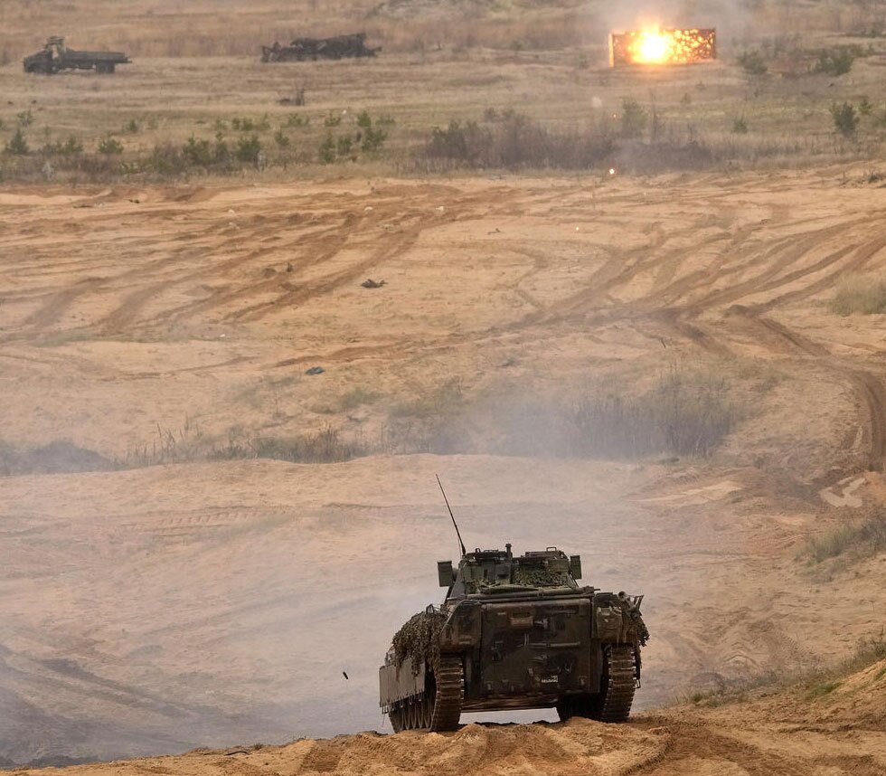 دیدنی های امروز؛ از صف غذا در آمریکا تا سی و ششمین سالگرد سقوط دیوار برلین رزمایش جنگی ناتو