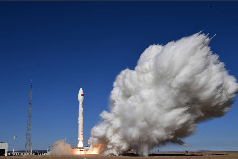 دیدنی های امروز؛ از صف غذا در آمریکا تا سی و ششمین سالگرد سقوط دیوار برلین پرتاب ماهواره از مرکز فضایی "دونگفنگ"