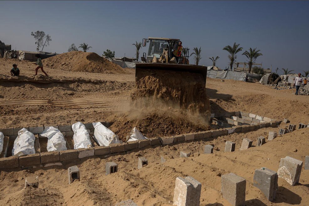 دفن دسته جمعی پیکر شهدای فلسطینی