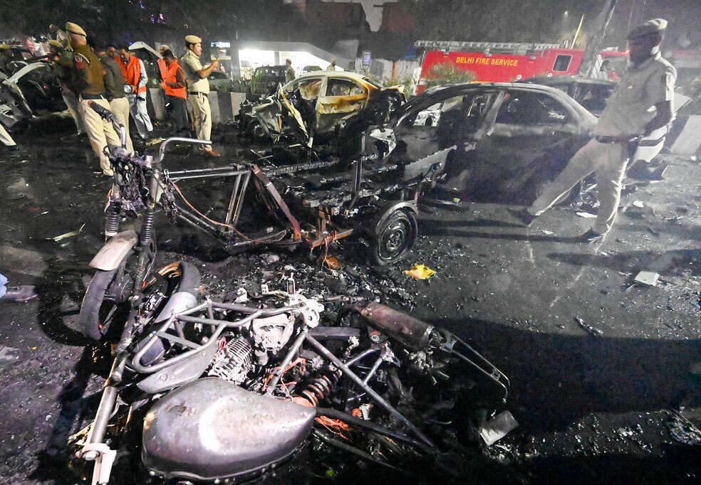 انفجار خودروی بمب گذاری شده در شهر دهلی