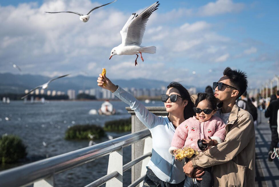 گردشگران در سد "هایگنگ" در جنوب غربی