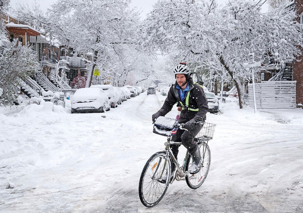 بارش برف پاییزی در مونترال کانادا