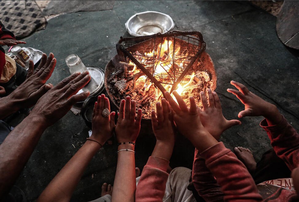 دیدنی های امروز؛ از سیل غزه تا پرتاب ماهواره های استارلینک باران سیل آسا و سرمای پاییزی در نوار غزه
