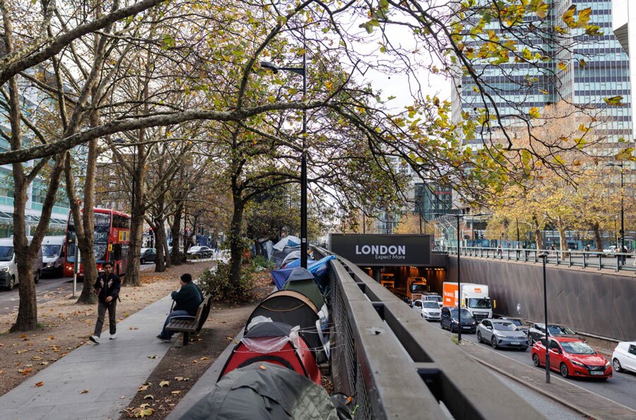 یکی از محل های زندگی بی خانمان ها در لندن