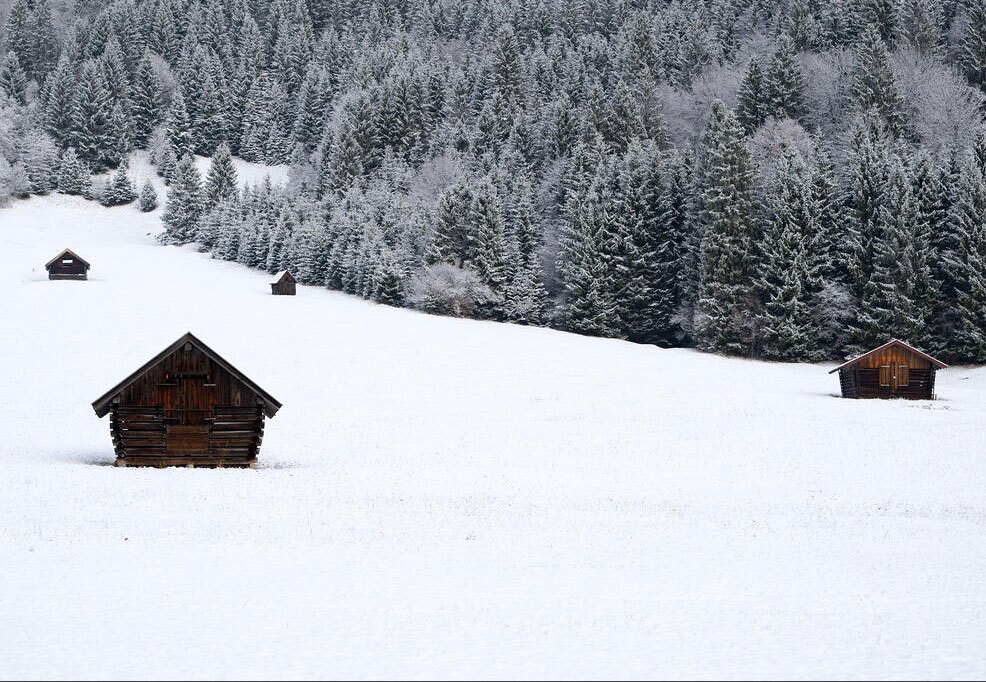 بارش برف پاییزی در باواریا آلمان