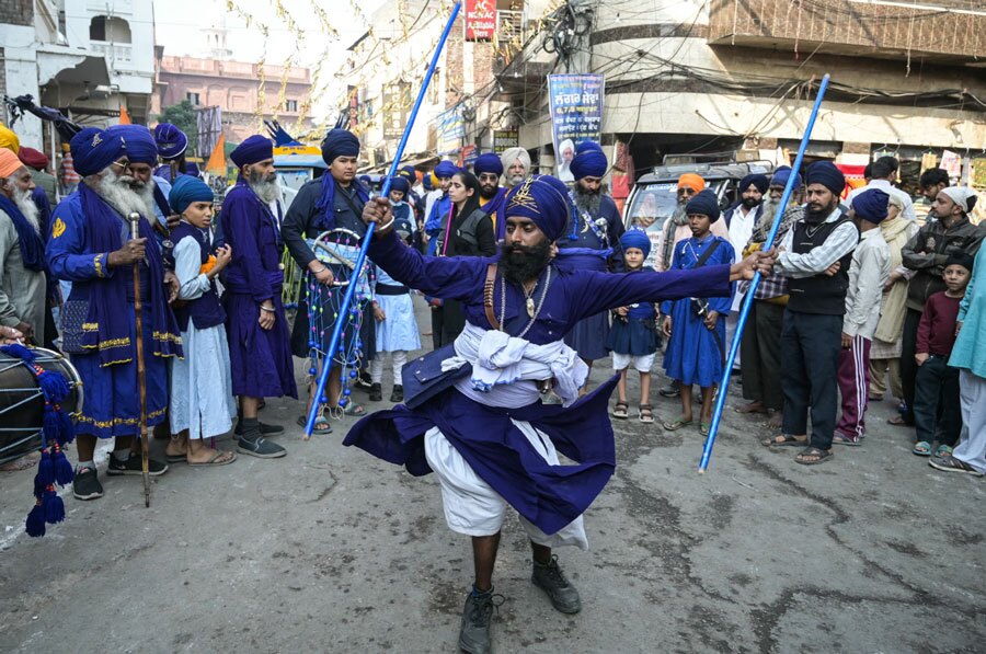 دیدنی های امروز؛ از جنجال "برقع" در سنای استرالیا تا پذیرایی ویژه از سگ پلیس در آمریکا یک پیرو آیین "سیک"