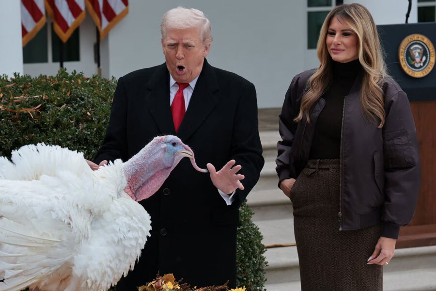 دیدنی های امروز؛ از بوقلمون های روز شکرگزاری در کاخ سفید تا دردسر باران برای مردم غزه مراسم انتخاب بوقلمون جشن روز شکرگزاری