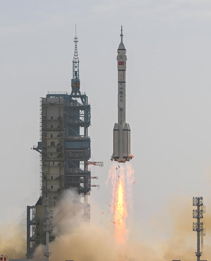 دیدنی های امروز؛ از بوقلمون های روز شکرگزاری در کاخ سفید تا دردسر باران برای مردم غزه پرتاب فضاپیمای شنژو-22 چین به فضا