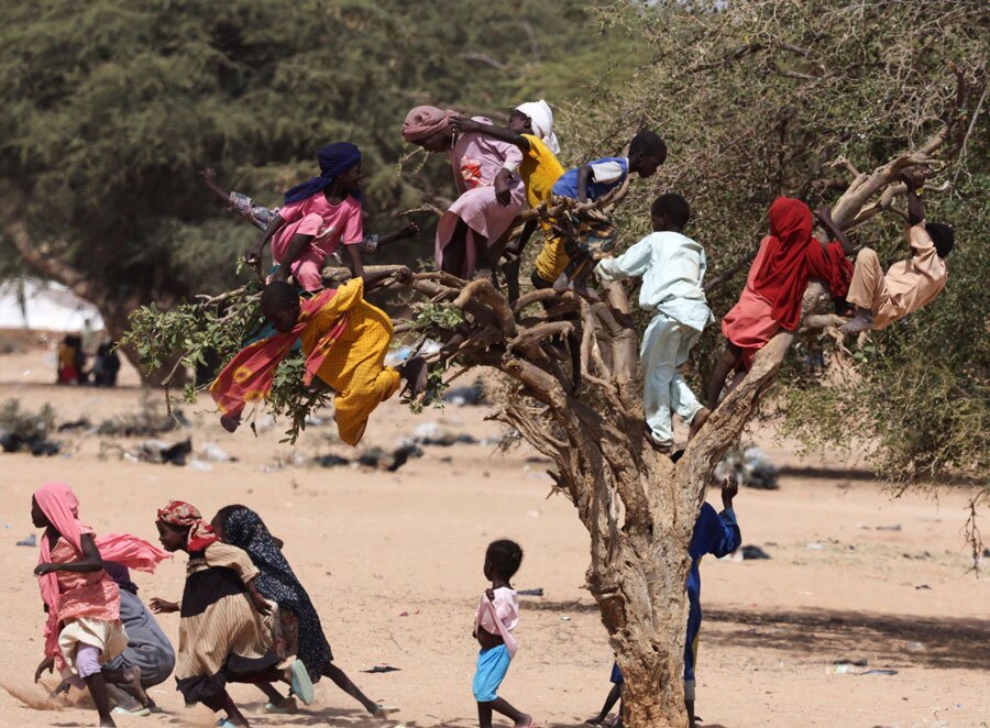 دیدنی های امروز؛ از صف های خرید "بلک فرایدی" تا سفر پاپ به ترکیه آوارگان جنگ زده سودانی در اردوگاه آوارگان