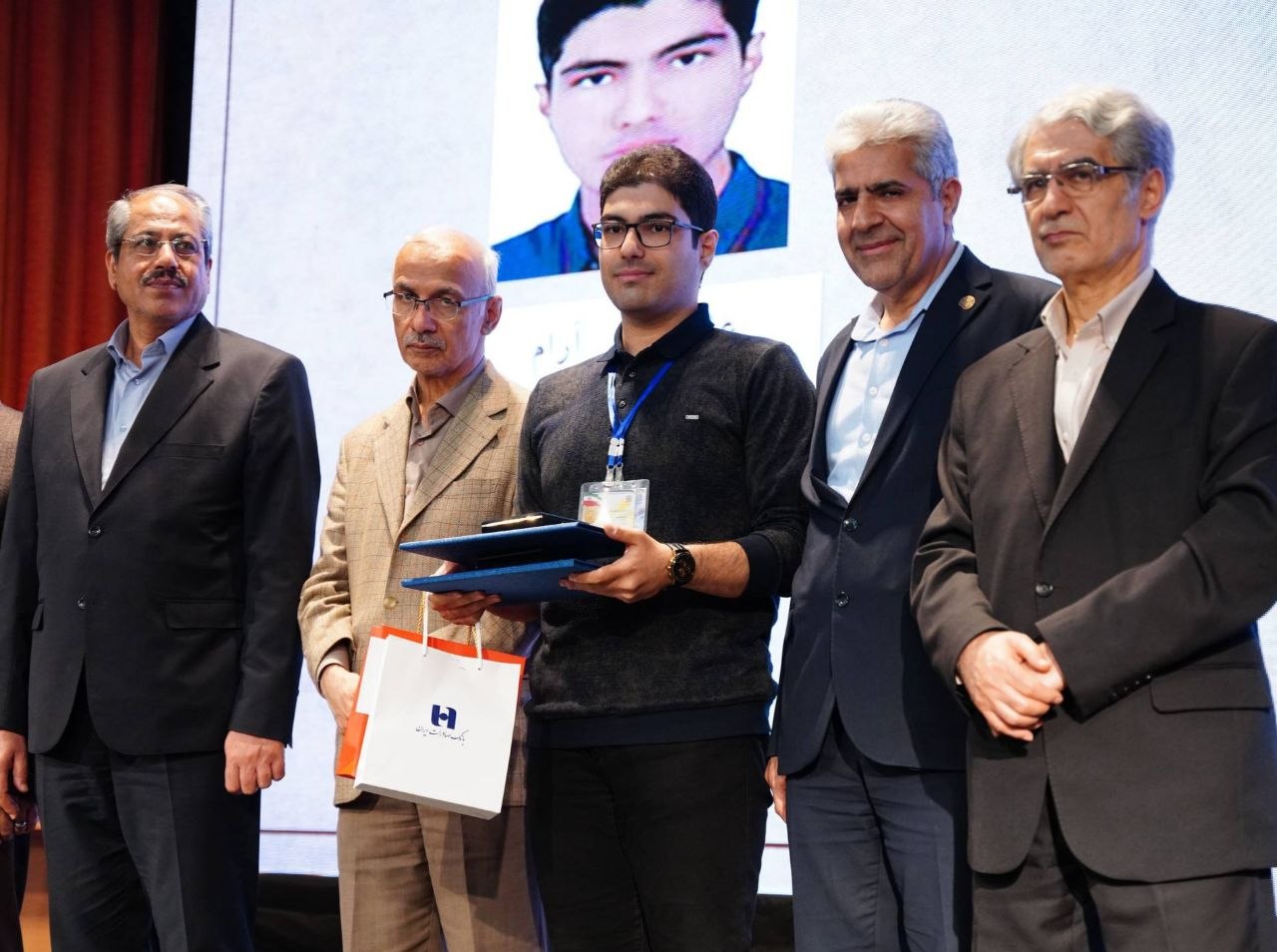 بانک صادرات دانشجوی نخبه المپیادی