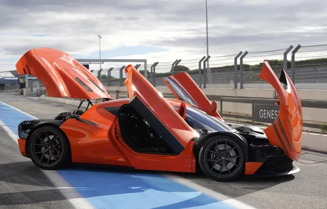 جنسیس محوری جدید با موتور وسط