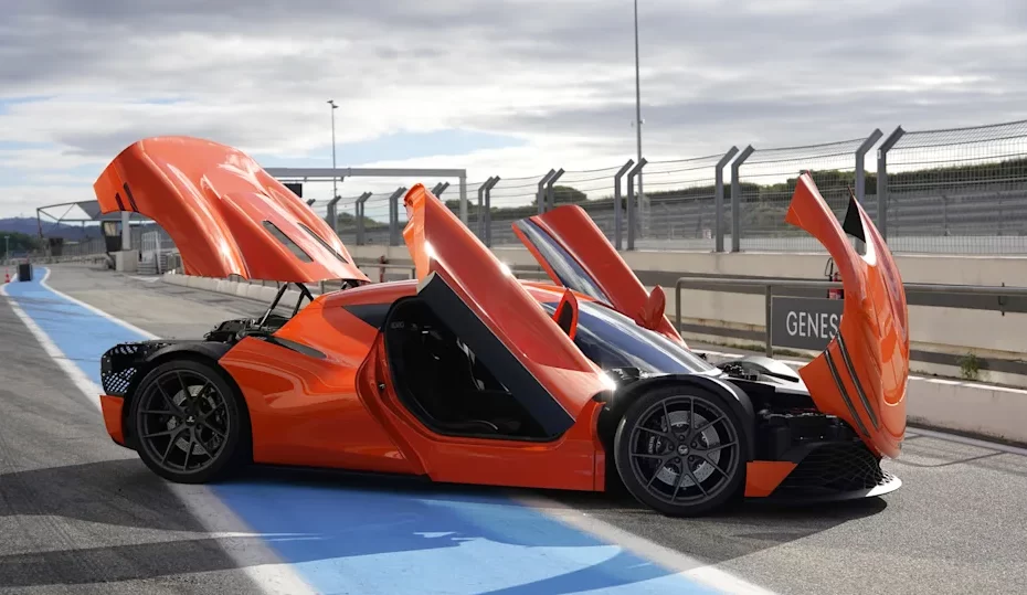 جنسیس محوری جدید با موتور وسط