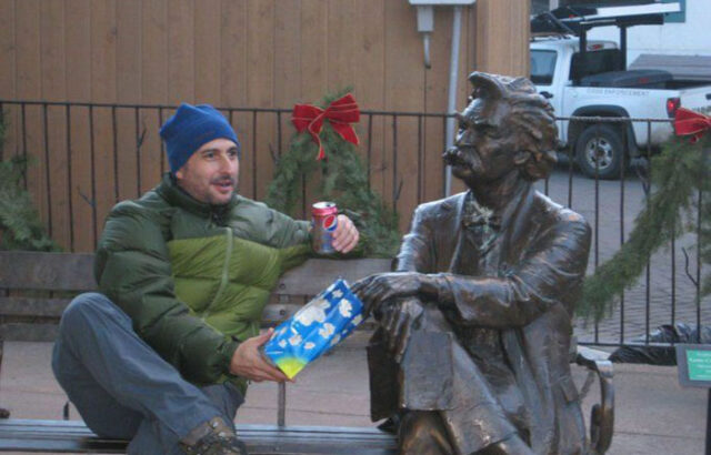 وقتی مجسمهها سوژه می شوند؛ نگاهی به خلاقیتهای طنز عکاسی عکاسی طنز