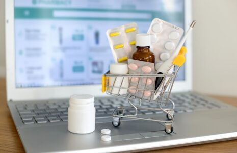 دستورالعمل تازه فروش آنلاین دارو؛ بازگشت نقش داروخانه‌ها و سخت‌گیری‌های جدید نظارتی