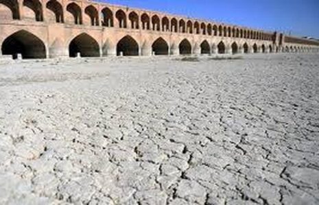 زاینده‌رود بی‌آب؛ رودخانه‌ای که به پیست اسب‌سواری تبدیل شد/ فیلم