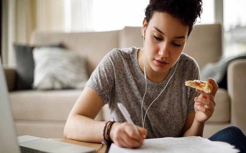 شب امتحان چه بخوریم/ خوراکی‌های کلیدی برای نمره ۲۰