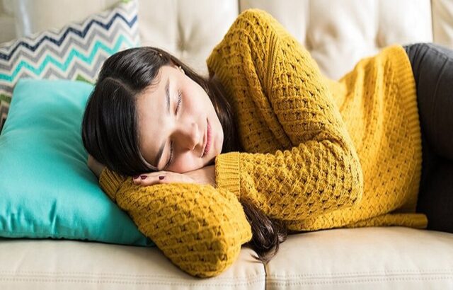 علت کم‌خوابی و پرخوابی از نگاه طب سنتی