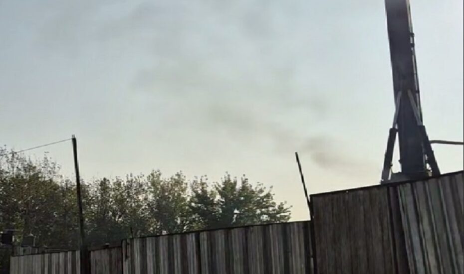 فعالیت دودزای شهرداری در میدان سپاه تهران با وجود آلودگی شدید پایتخت