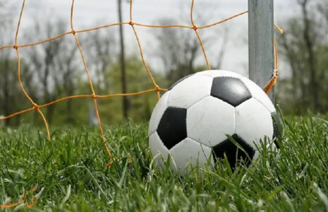 لغو مسابقات فوتبال تهران تا پایان هفته به دلیل آلودگی هوا