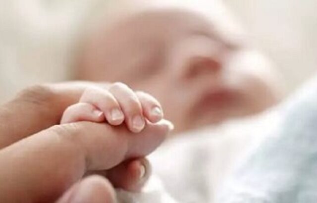 مسیر فرزندخواندگی و شرایط قانونی سرپرستی برای دختران مجرد بالای ۳۰ سال فرزندخواندگی