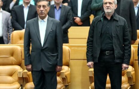 صبر مردم لبریز شد؛ معاون رئیس جمهور باز هم توجیه کرد! معاون پزشکیان