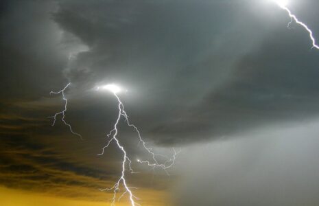 هشدار هواشناسی تهران: باران، رعد و برق و وزش باد شدید در شمال و غرب استان هشدار هواشناسی تهران