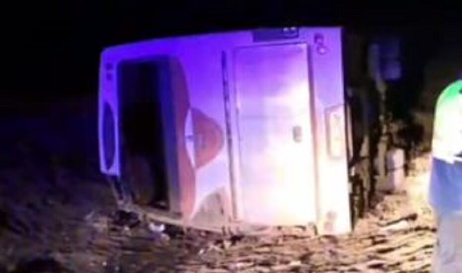 واژگونی اتوبوس مسافربری در جاده سبزوار