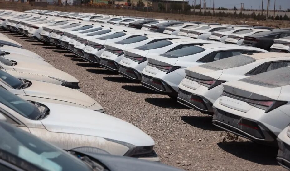 جنگ تعرفهای خودرو بالاخره تمام شد؛ کدام مدلها ارزان و کدام گران میشوند؟ پارکینگ خودرو های وارداتی
