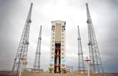 پرتاب همزمان سه ماهواره ایرانی به فضا